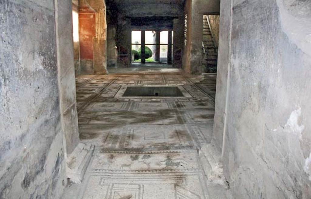I.7.1 Pompeii. December 2006. Atrium, looking north towards entrance, with a doorway to a cubiculum on either side.