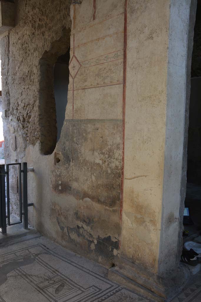 I.7.1 Pompeii. May 2016. Painted east wall of entrance fauces. Photo courtesy of Buzz Ferebee.
