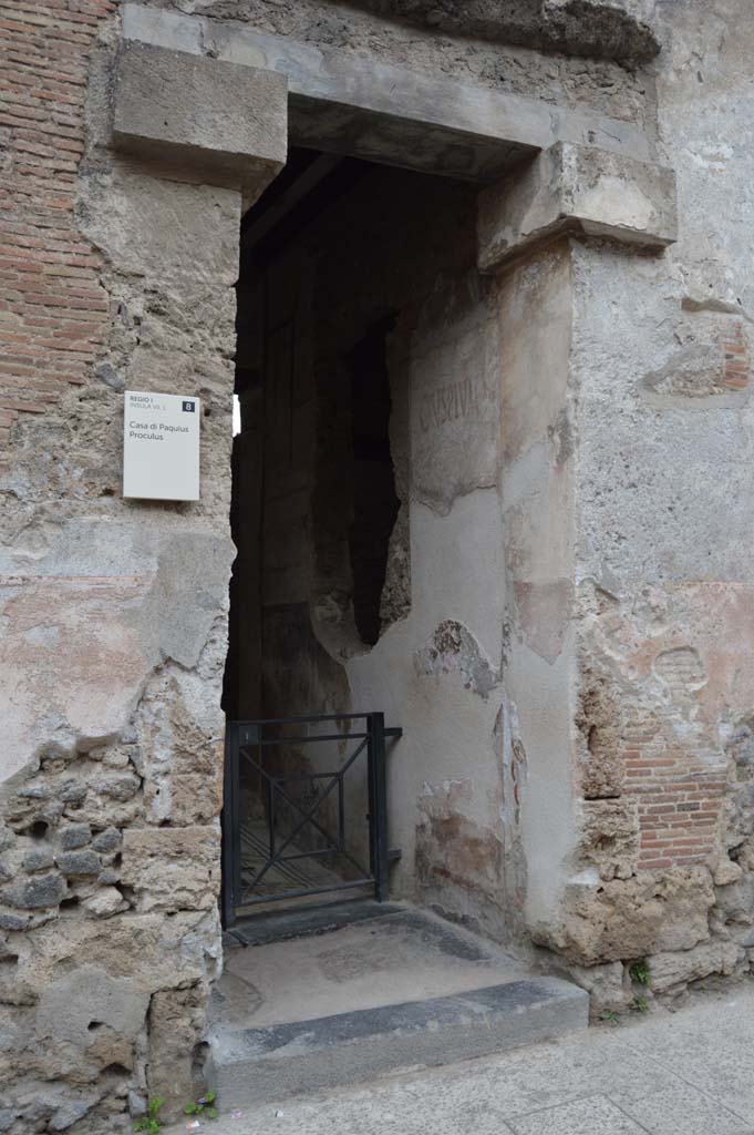 I.7.1, Pompeii. October 2017. Looking towards exterior west side of entrance doorway
Foto Taylor Lauritsen, ERC Grant 681269 DÉCOR.
