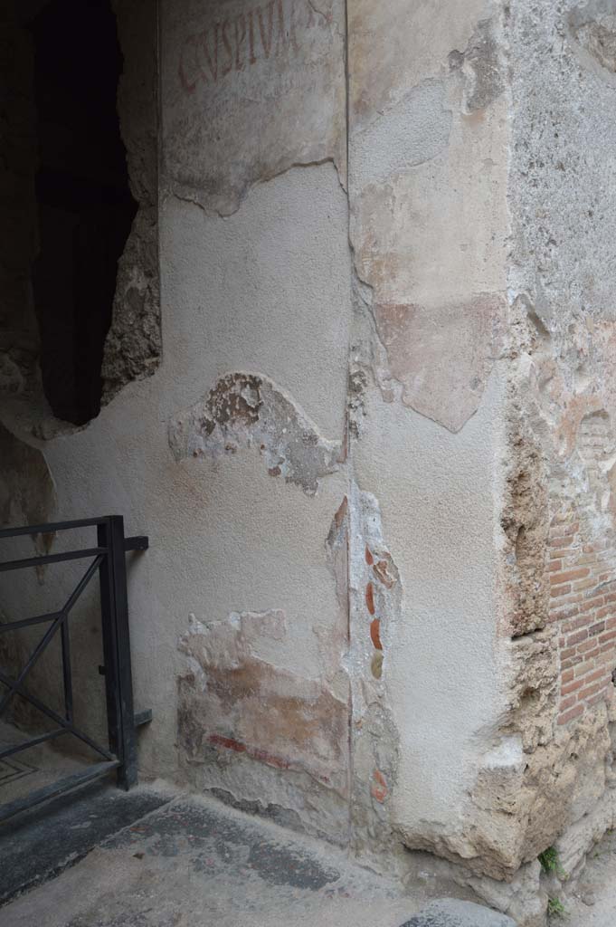I.7.1 Pompeii. October 2017. Looking towards painted graffiti on west wall of entrance corridor.
Foto Taylor Lauritsen, ERC Grant 681269 DÉCOR.

