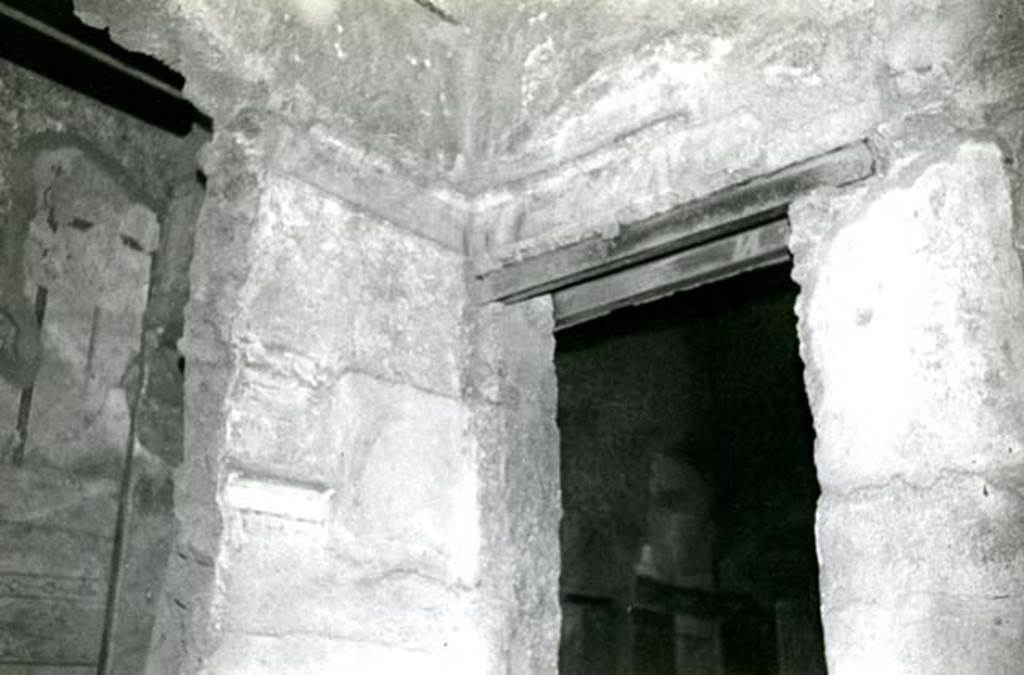 I.7.1 Pompeii. 1972. Domus of P. Paquius Proculus, cubiculum right, SE corners, with doorway to atrium.  Photo courtesy of Anne Laidlaw.
American Academy in Rome, Photographic Archive. Laidlaw collection _P_72_13_3.
