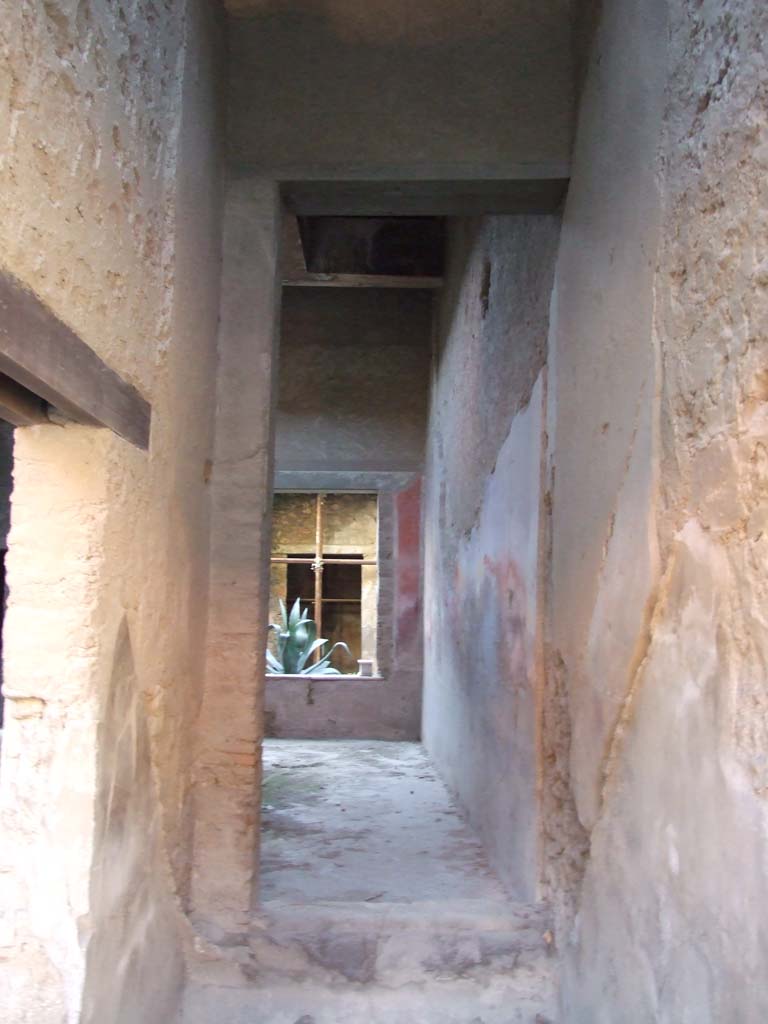 I.7.2 Pompeii. Stairway to upper floor.  Entrance on Via dell’ Abbondanza.