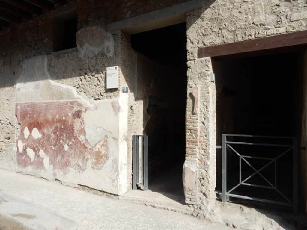 I.7.3 Pompeii. May 2017. Entrance doorway, on left, on south side of Via dell’Abbondanza.  Photo courtesy of Buzz Ferebee.
