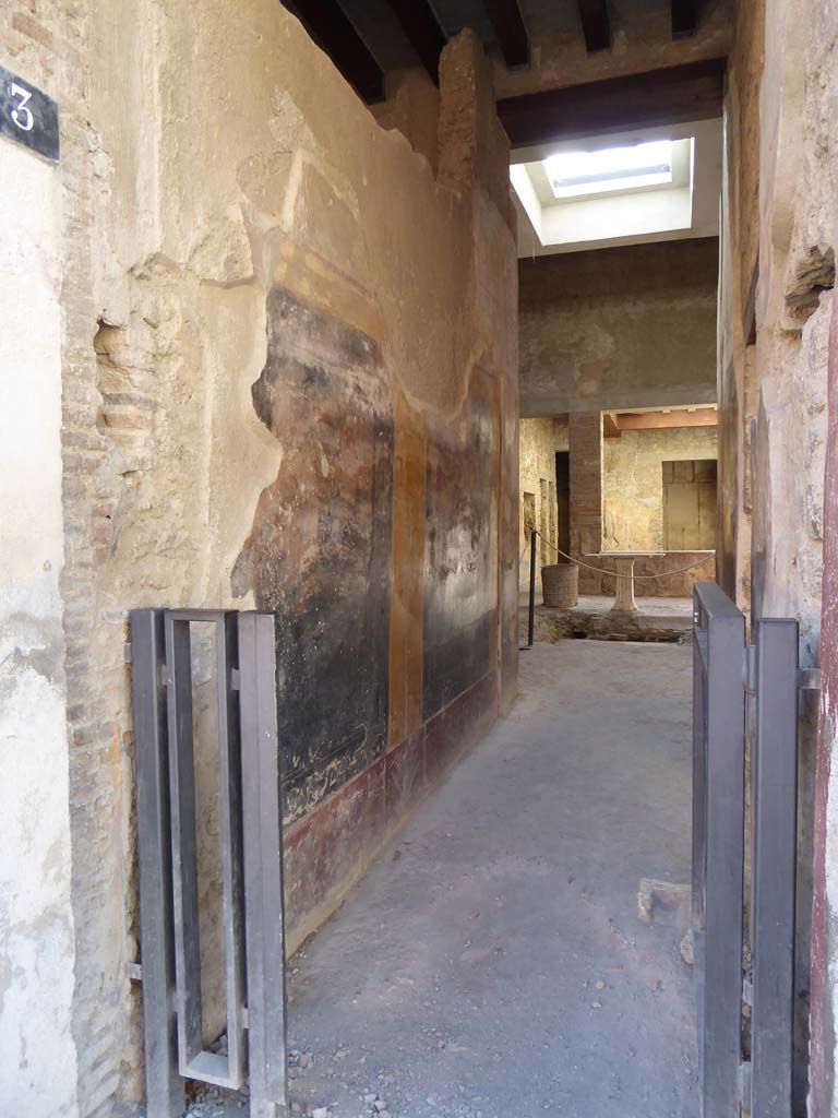 I.7.3 Pompeii. September 2017. Looking south from entrance doorway.
Foto Annette Haug, ERC Grant 681269 DÉCOR
