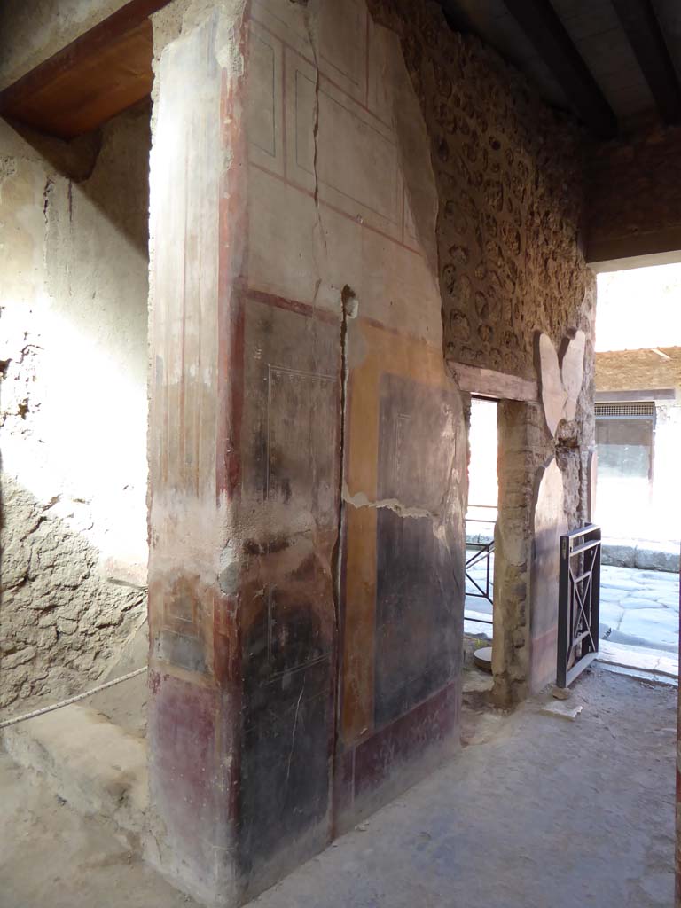 I.7.3 Pompeii. September 2017. Looking south along west wall of entrance corridor.
Photo courtesy of Klaus Heese.
