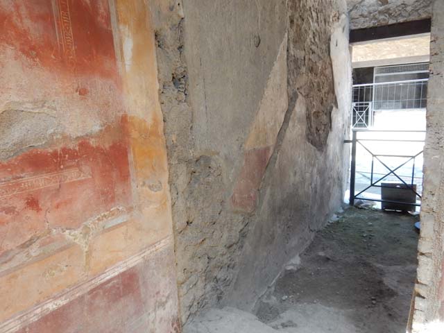 I.7.3 Pompeii. December 2005. West wall of entrance corridor.