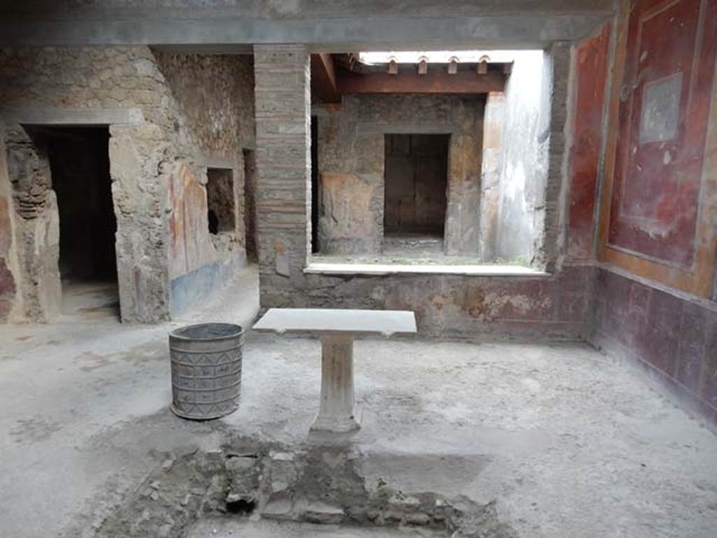 I.7.3 Pompeii. May 2016. Flooring in triclinium in beaten lavapesta decorated with white tesserae. 
In the centre, the emblema is formed by a square slab of Numidian marble, and decorated around with plants
Photo courtesy of Buzz Ferebee.

