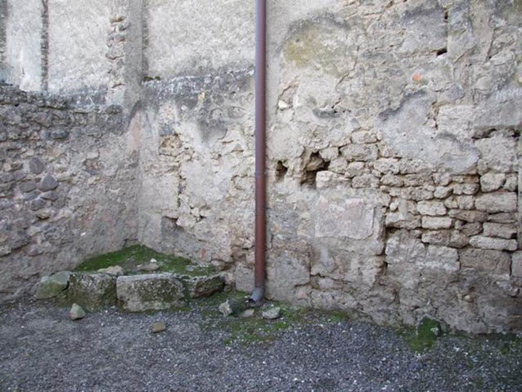 I.7.4 Pompeii. Taberna or Officina vasaria of Corinthus, servus of P Cornelius?  Base of stairs in south west corner.