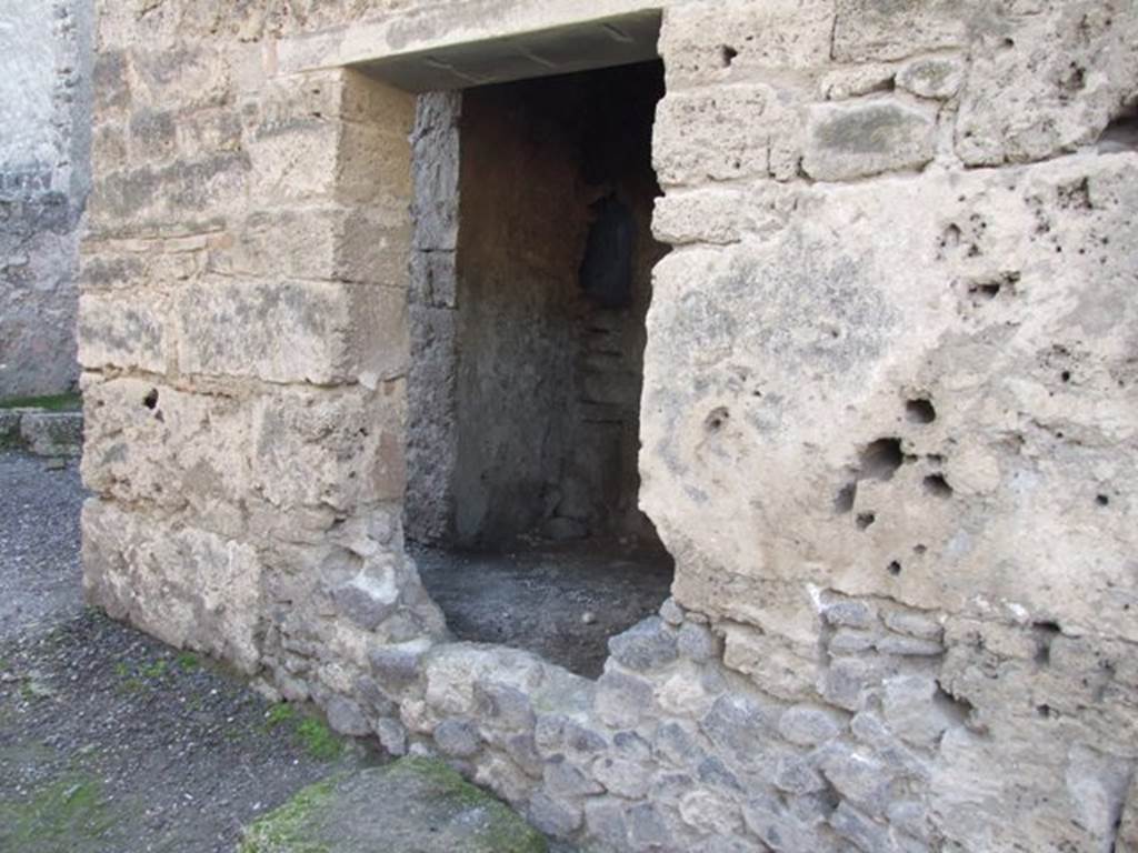 I.7.4 Pompeii. December 2007. Window in west wall of entrance area into small room.