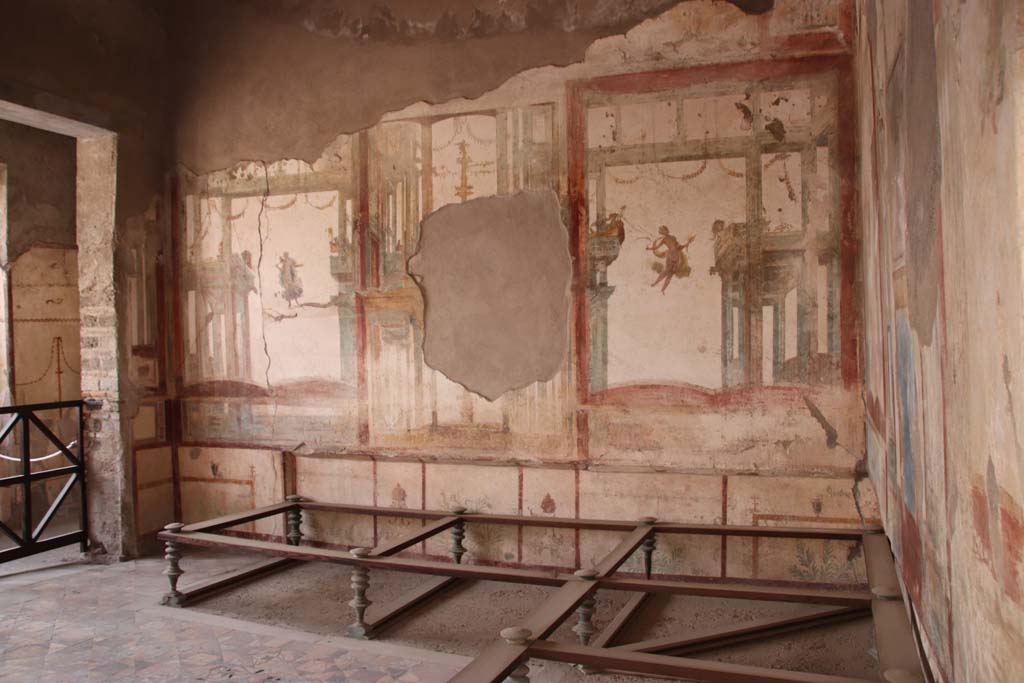 I.7.11 Pompeii. May 2017. West wall of triclinium, Photo courtesy of Buzz Ferebee.
