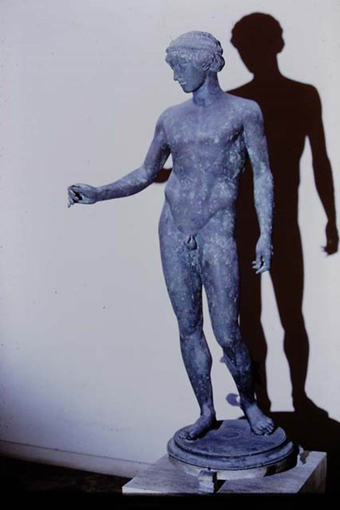 I.7.11 Pompeii, 1968.  Bronze statue of the Ephebo. Photo by Stanley A. Jashemski.
Source: The Wilhelmina and Stanley A. Jashemski archive in the University of Maryland Library, Special Collections (See collection page) and made available under the Creative Commons Attribution-Non Commercial License v.4. See Licence and use details. J68f1400
