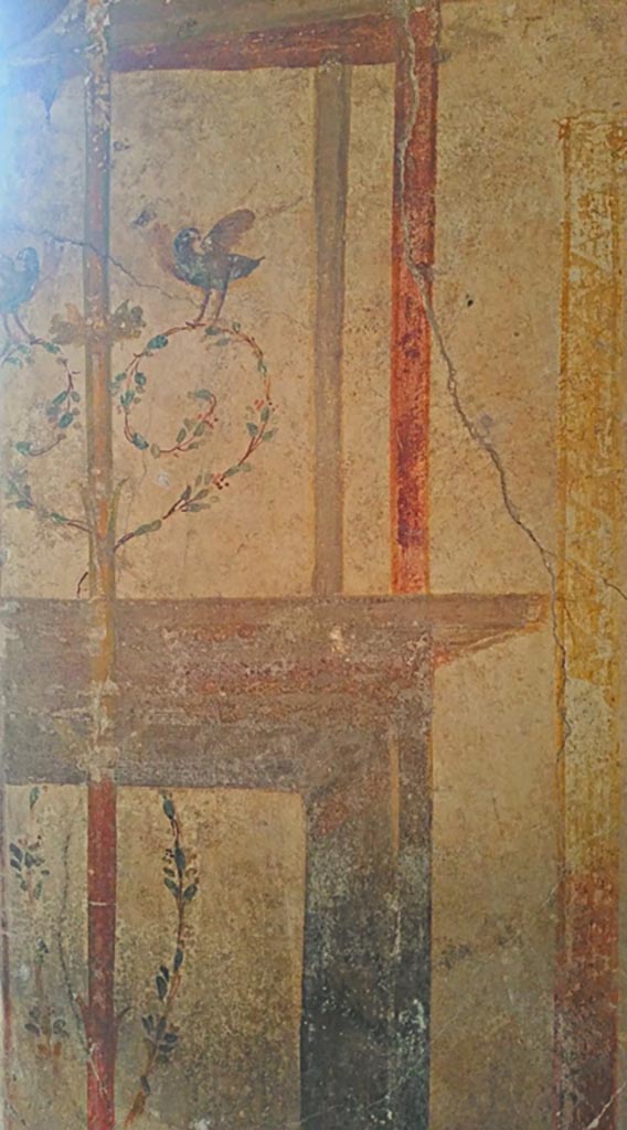 I.7.11 Pompeii.2017/2018/2019.
Detail of painted decoration on east side of entrance doorway in north wall. 
Photo courtesy of Giuseppe Ciaramella.
