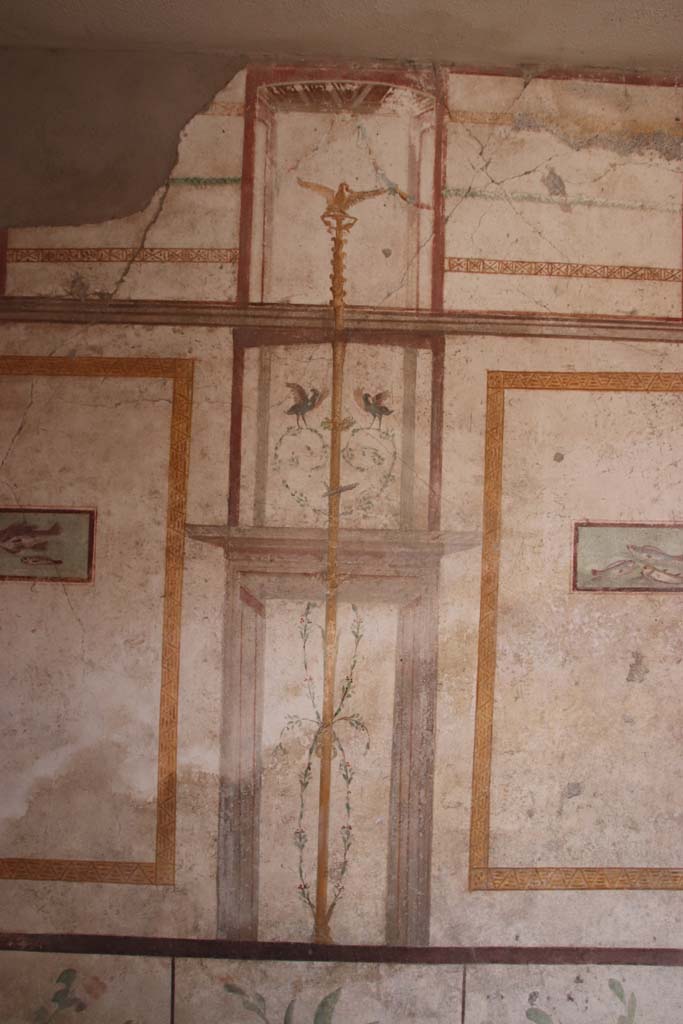 I.7.11 Pompeii. September 2021. 
Detail of centre of south wall of cubiculum to south-east of atrium. Photo courtesy of Klaus Heese.
