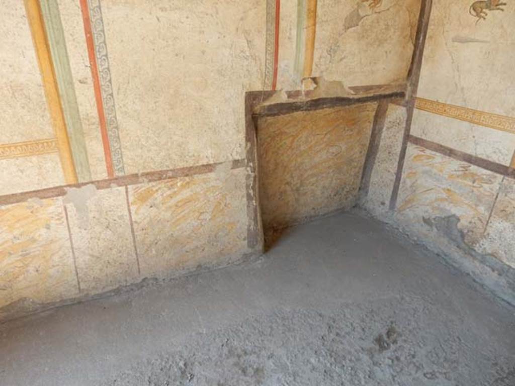 I.7.11 Pompeii. May 2017. Detail of bed recess at east end of north wall. Photo courtesy of Buzz Ferebee.
