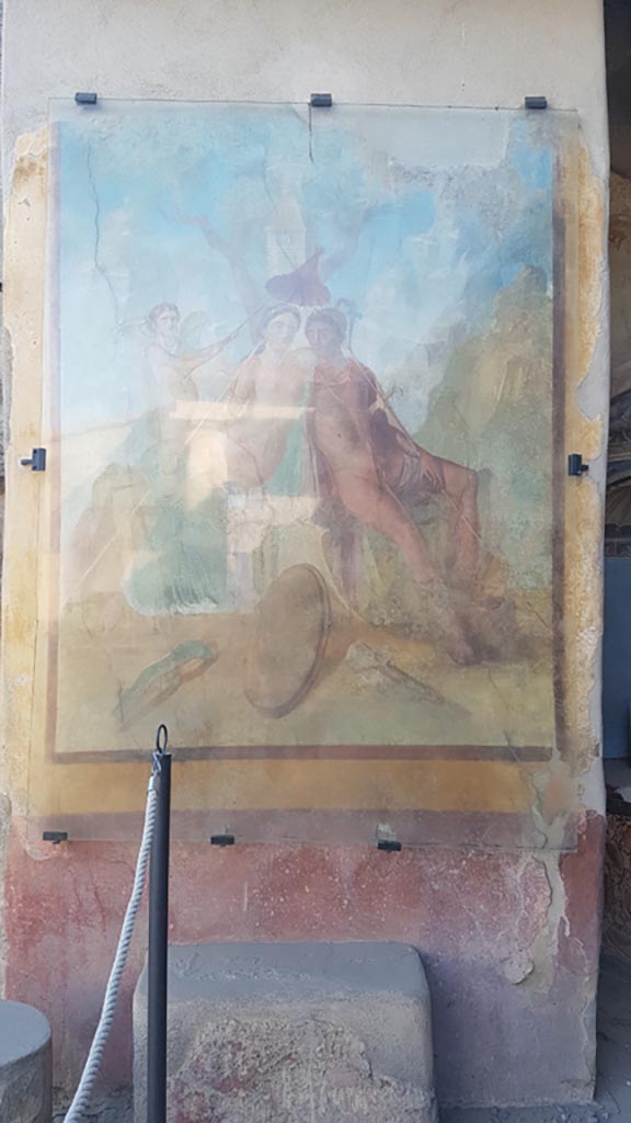 I.7.12 Pompeii. December 2018. 
Looking towards wall painting of Mars and Venus on west wall of north portico. 
Photo courtesy of Aude Durand.
