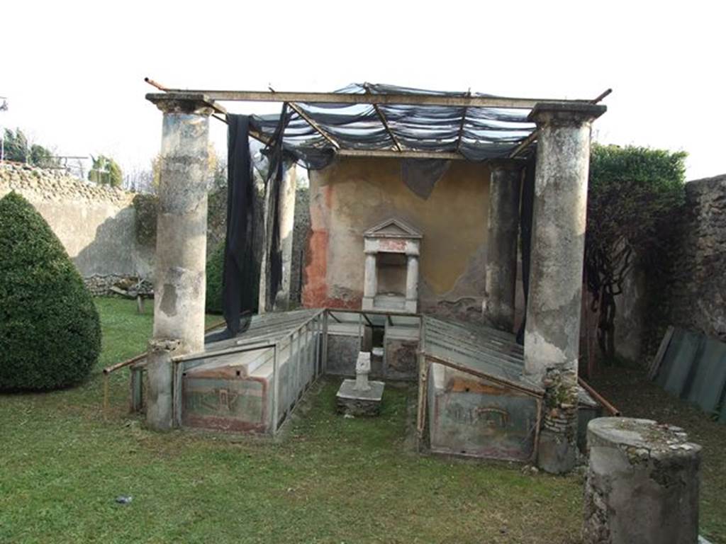 I.7.12 Pompeii. Looking south across garden area towards pergola, summer triclinium and nymphaeum against south wall.
Photo by permission of the Institute of Archaeology, University of Oxford. 
File name instarchbx202im022. Source ID. 44483.
See photo on University of Oxford HEIR database