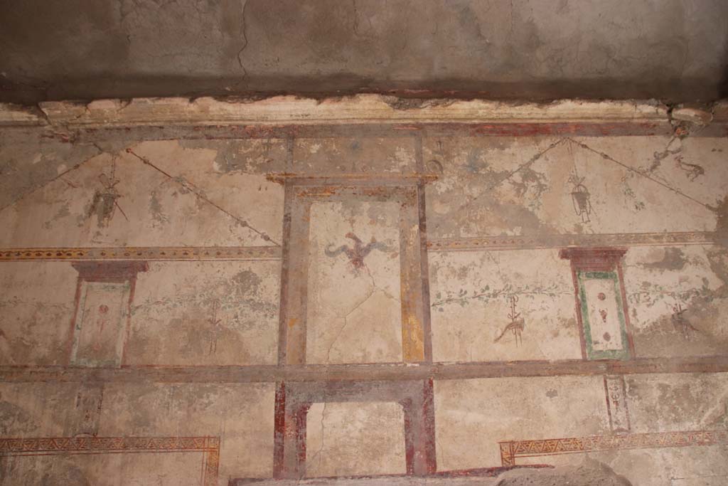 I.7.12 Pompeii. September 2021. Upper south wall of cubiculum above window. Photo courtesy of Klaus Heese.