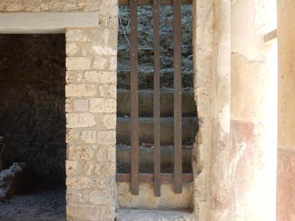 I.7.19 Pompeii. May 2017. Small room and steps in south-east corner of garden area.
Photo courtesy of Buzz Ferebee.
