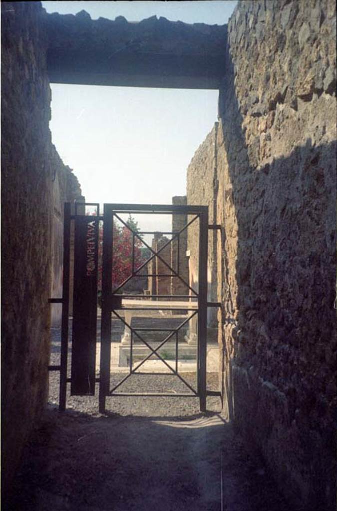 I.8.5 Pompeii. July 2011. Entrance fauces. Photo courtesy of Rick Bauer.