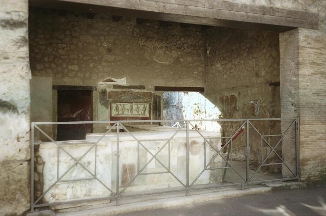 I.8.8 Pompeii.  December 2005.  Entrance.

