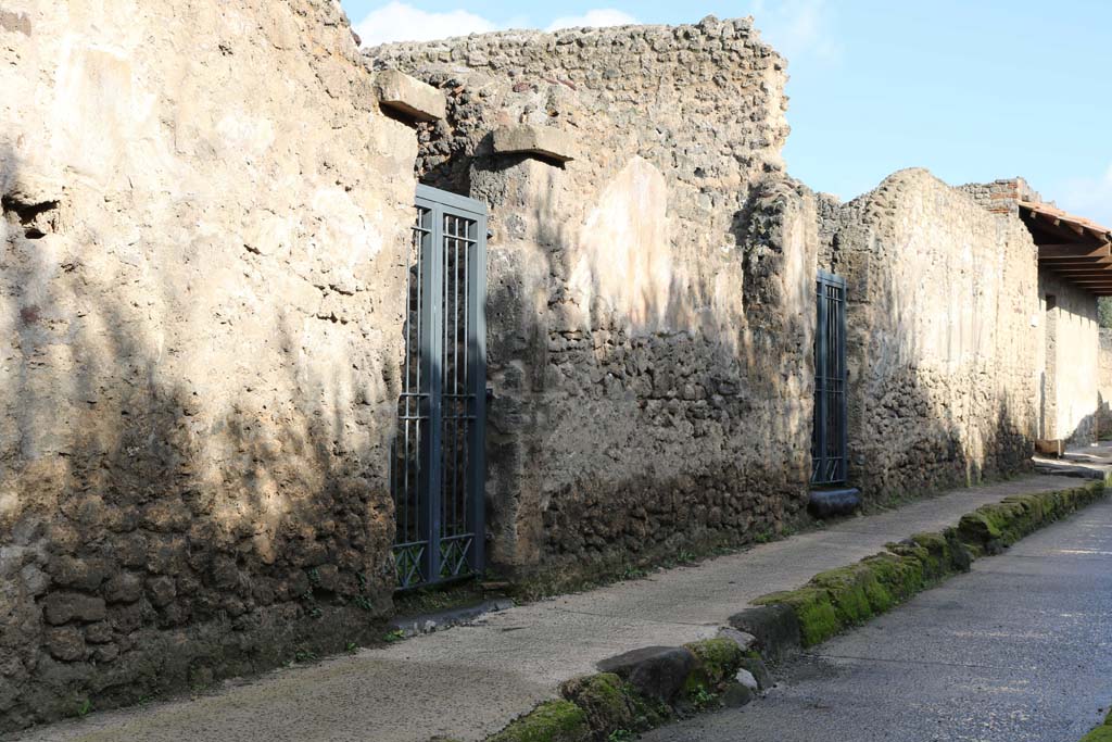 I.8.14 Pompeii, on left. December 2018. Looking north-east towards entrance on Via di Castricio. Photo courtesy of Aude Durand.