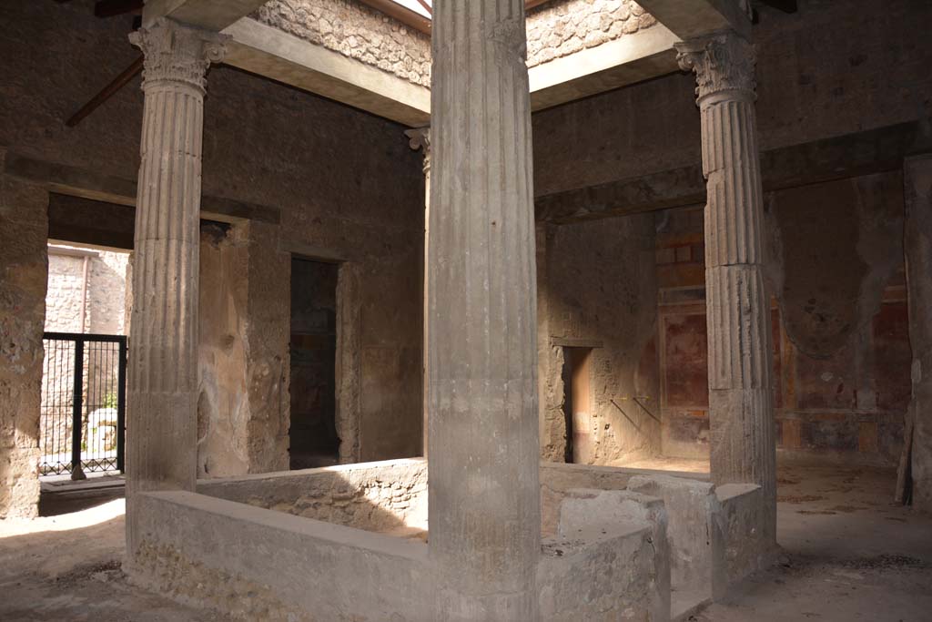 I.8.17 Pompeii. 1968. Room 9. Casa dei Quattro Stili, pillared oecus, back E wall.  Photo courtesy of Anne Laidlaw.
American Academy in Rome, Photographic Archive. Laidlaw collection _P_68_3_18.
