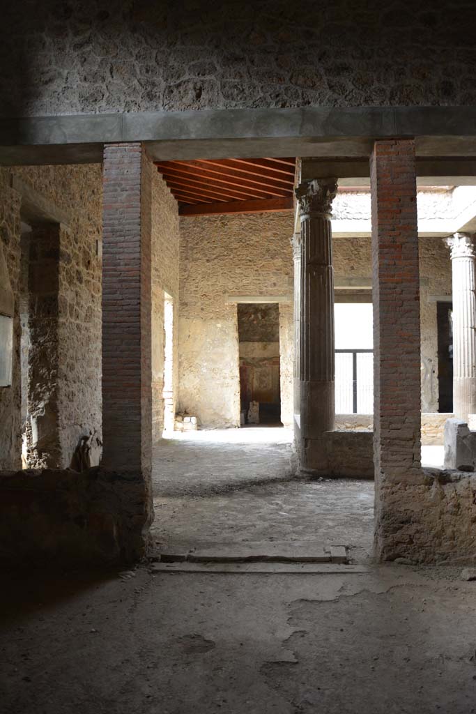 I.8.17 Pompeii. March 2019. Room 9, detail of doorway threshold from tablinum to atrium 3.
Foto Annette Haug, ERC Grant 681269 DCOR.

