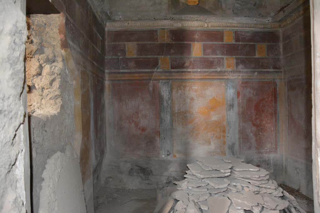 I.8.17 Pompeii. March 2019. Room 12, looking north through doorway.
Foto Annette Haug, ERC Grant 681269 DCOR.
