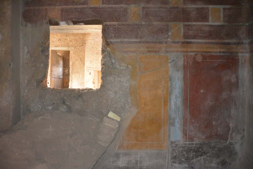 I.8.17 Pompeii. March 2019. Room 12, west wall with window overlooking north ala 13.
Foto Annette Haug, ERC Grant 681269 DCOR.
