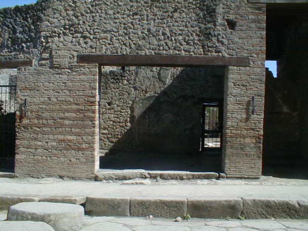 I.9.2 Pompeii. May 2005. Entrance.
