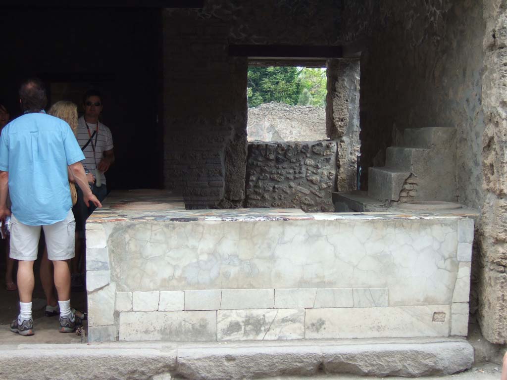 I.9.4 Pompeii. May 2006. Front façade of counter and entrance threshold/sill, looking south.