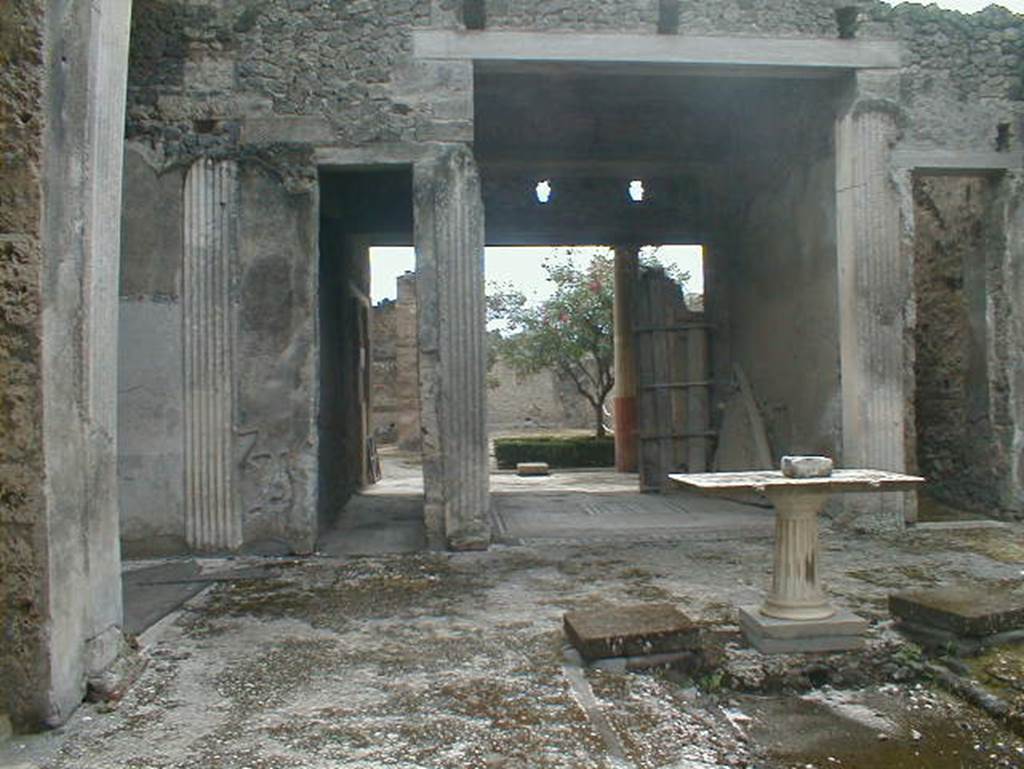 I.9.5 Pompeii.  December 2004.  Room 3.  Atrium.