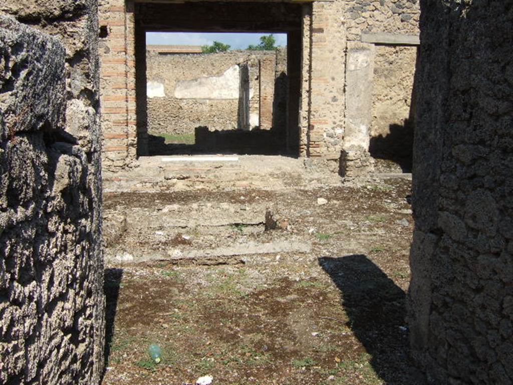 I.9.12 Pompeii. March 2009.  Room 1.  Atrium.  Impluvium.

