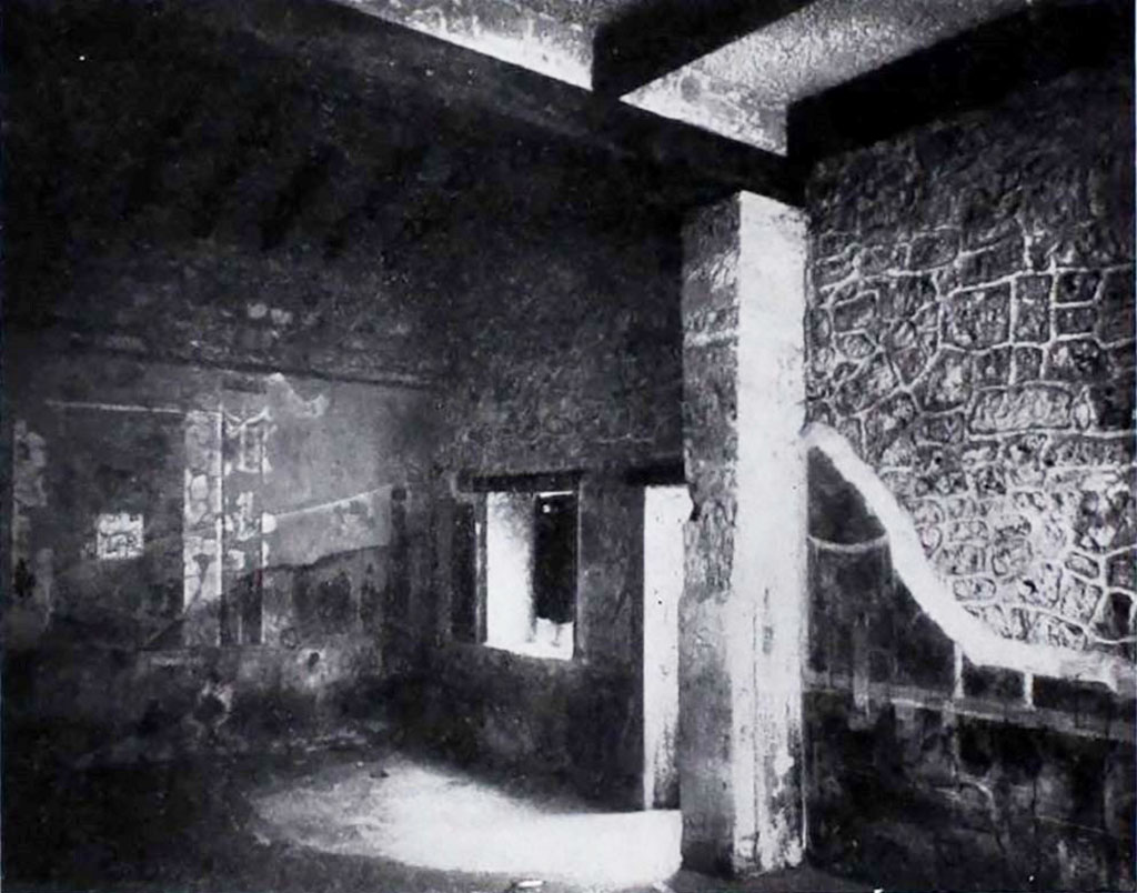 I.10.1 Pompeii. 1934. Looking south-west across atrium. On the right, is the small uncovered courtyard, kitchen and latrine.
See Notizie degli Scavi di Antichità, 1934, p.267 (fig.2).
