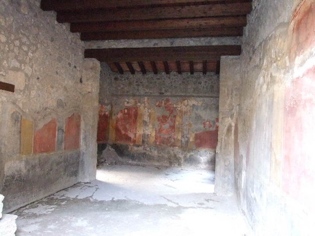 I.10.1 Pompeii. December 2006. Looking across atrium towards tablinum. On the left, (east) of the tablinum is a small room, probably a cubiculum.
