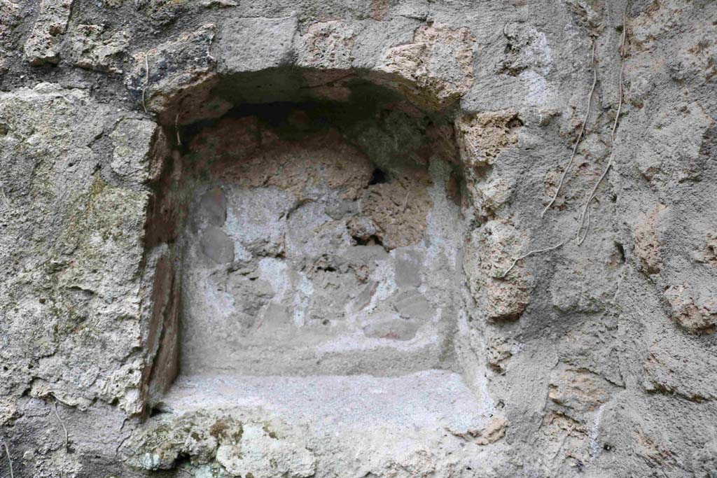 I.10.1 Pompeii. December 2018. Detail of the second niche, nearer the south-west corner. Photo courtesy of Aude Durand.