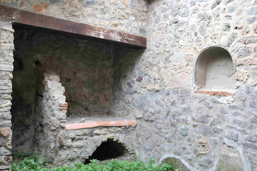 I.10.1 Pompeii. December 2018. 
Looking towards hearth in kitchen area, and niche set in north wall of small uncovered area (5). Photo courtesy of Aude Durand.

