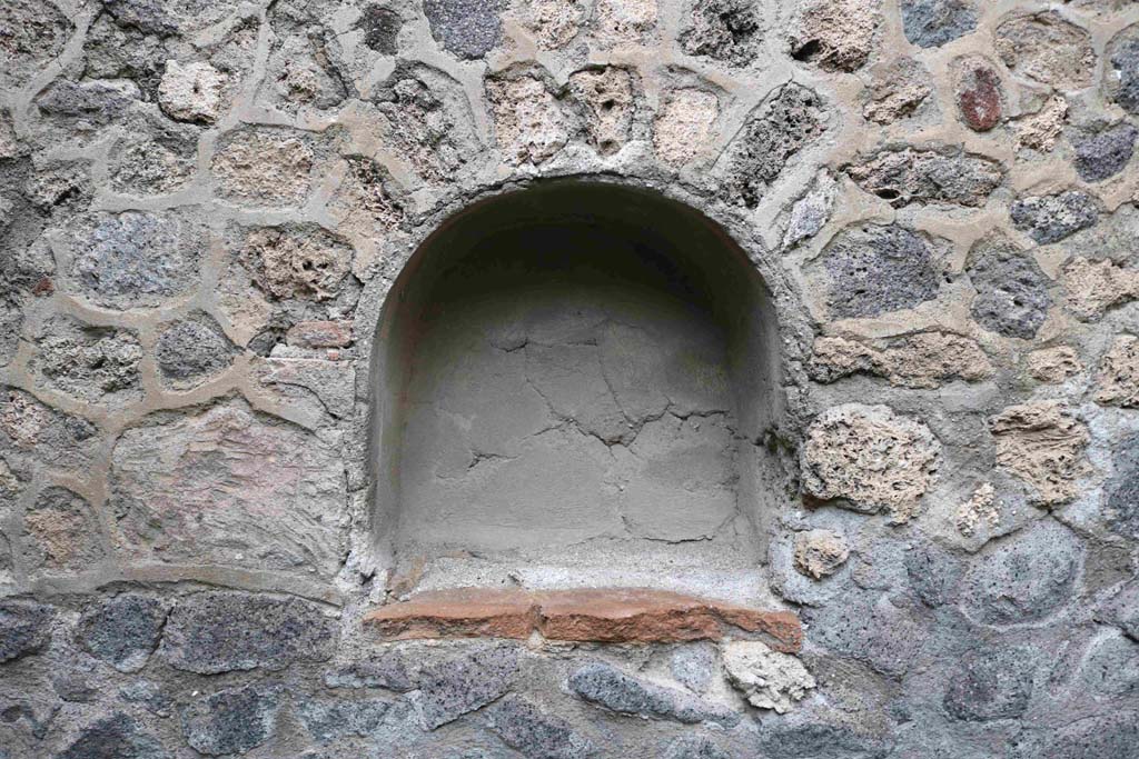 I.10.1 Pompeii. December 2018. Niche set in north wall of small uncovered area (5). Photo courtesy of Aude Durand.