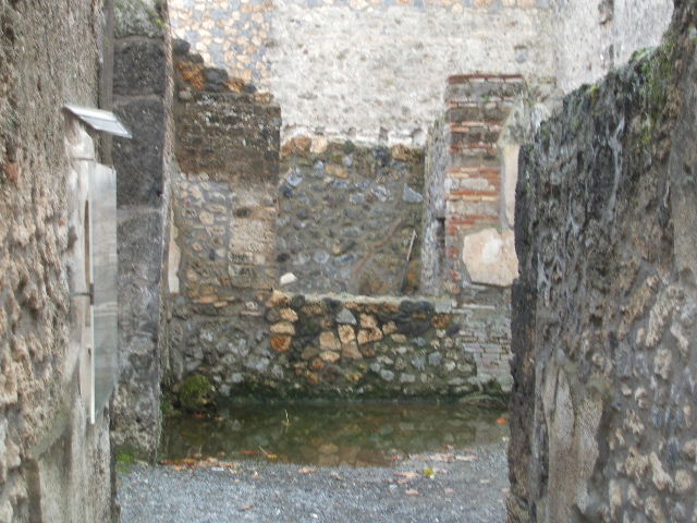 I.10.3 Pompeii. December 2005. Looking south from entrance towards tablinum with window at rear.  
