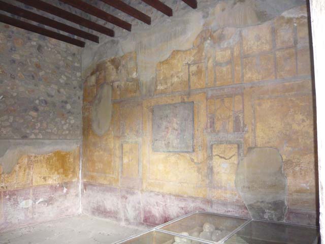 I.10.4 Pompeii. April 2018. Room 19, looking towards south-east corner and south wall. Photo courtesy of Ian Lycett-King. Use is subject to Creative Commons Attribution-NonCommercial License v.4 International.

