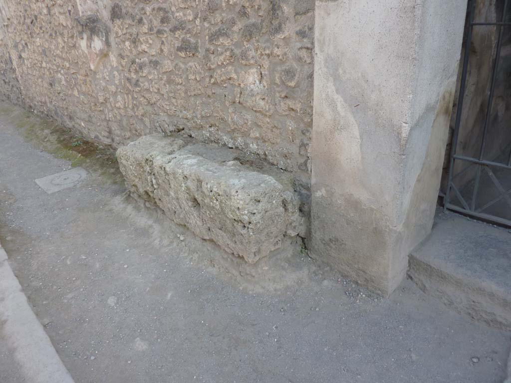 I.10.4 Pompeii. October 2014. Bench on front wall to left of entrance.     
Foto Annette Haug, ERC Grant 681269 DÉCOR
