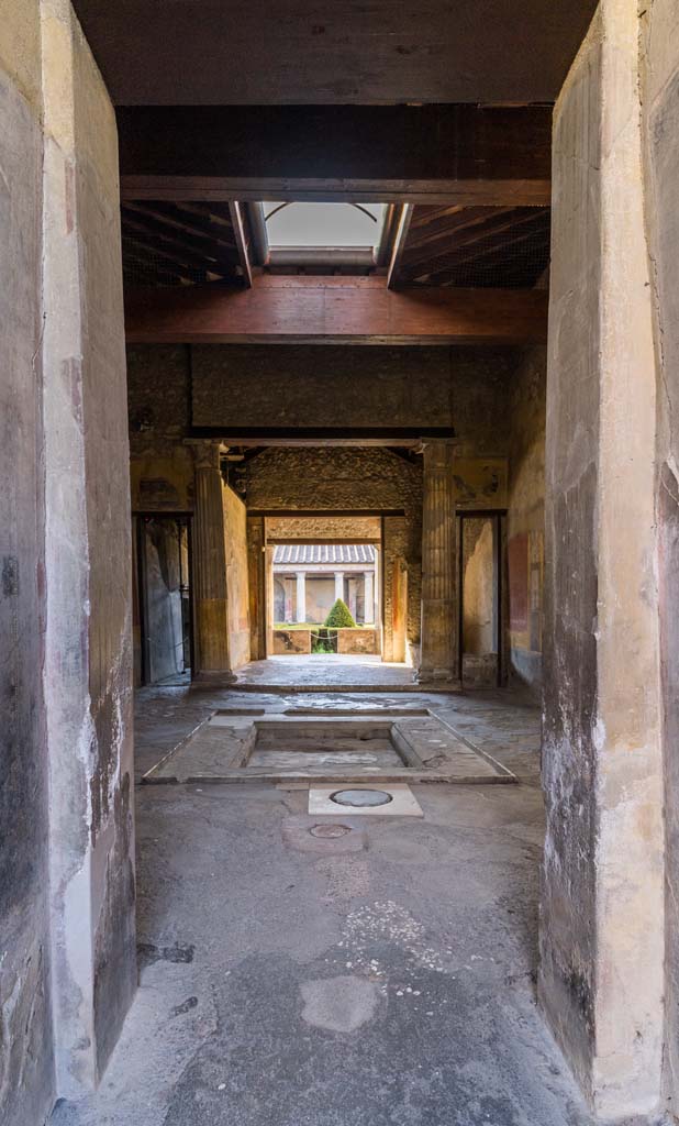 I.10.4 Pompeii. April 2022. 
Looking south from entrance corridor. Photo courtesy of Johannes Eber.
