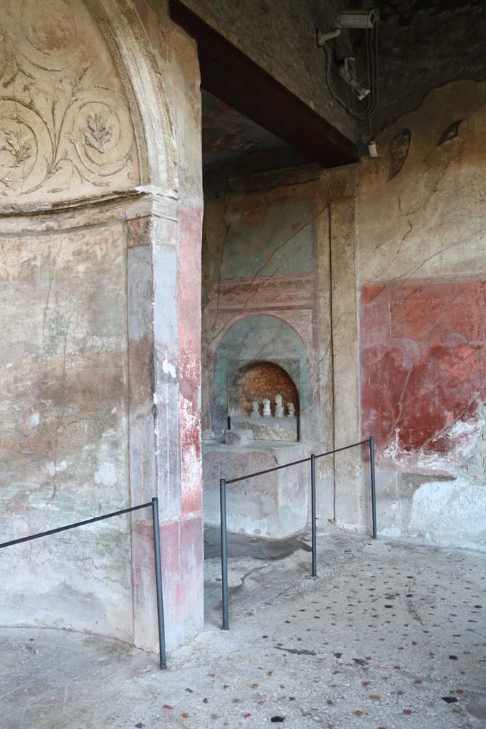 I.10.4 Pompeii. December 2018. 
Looking west towards south-west corner of south portico. Photo courtesy of Aude Durand.

