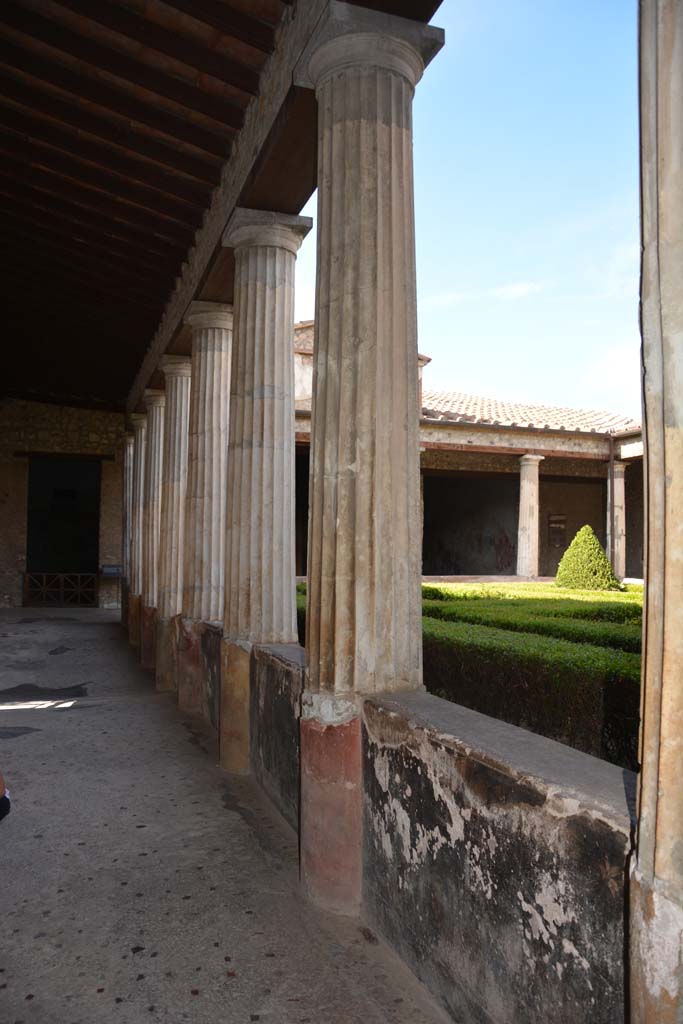 I.10.4 Pompeii. September 2019. Looking north along west portico.
Foto Annette Haug, ERC Grant 681269 DÉCOR.

