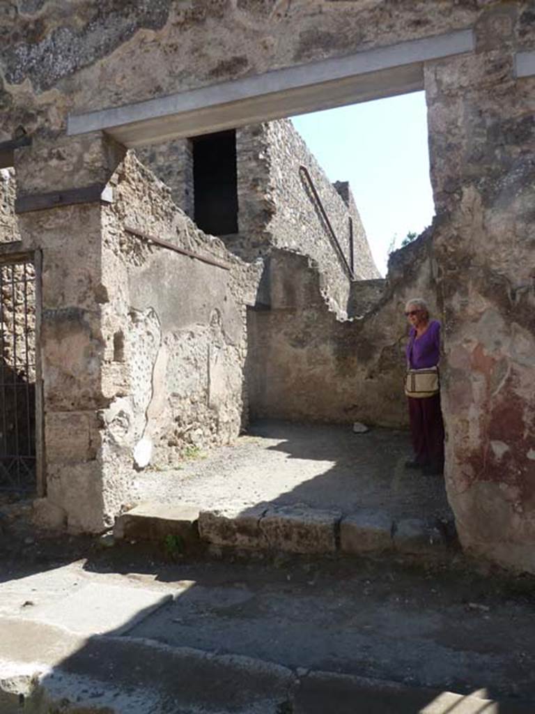 I.10.6 Pompeii. September 2015. Entrance on Vicolo del Menandro.