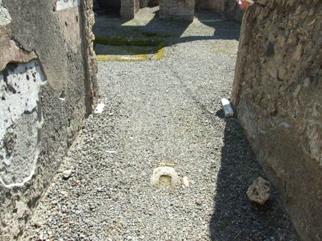 I.10.8 Pompeii.  March 2009.  Entrance corridor.