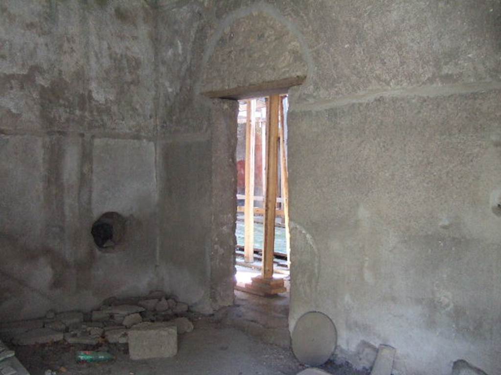 I.10.10 Pompeii. September 2005. South wall with doorway to atrium of I.10.11.
