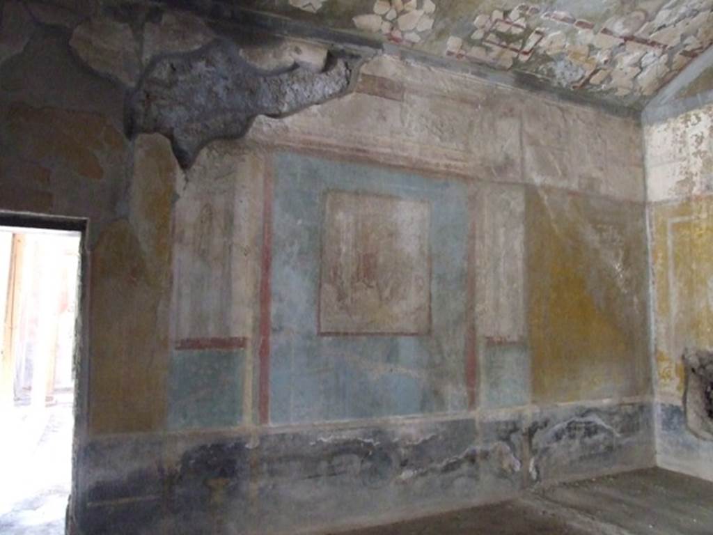 I.10.11 Pompeii. March 2009. Room 8, south wall of triclinium, with doorway to atrium, on left.  