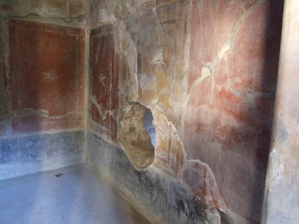 I.10.11 Pompeii.  March 2009.  Room 12.  Cubiculum.  South wall.  Ancient hole in centre.