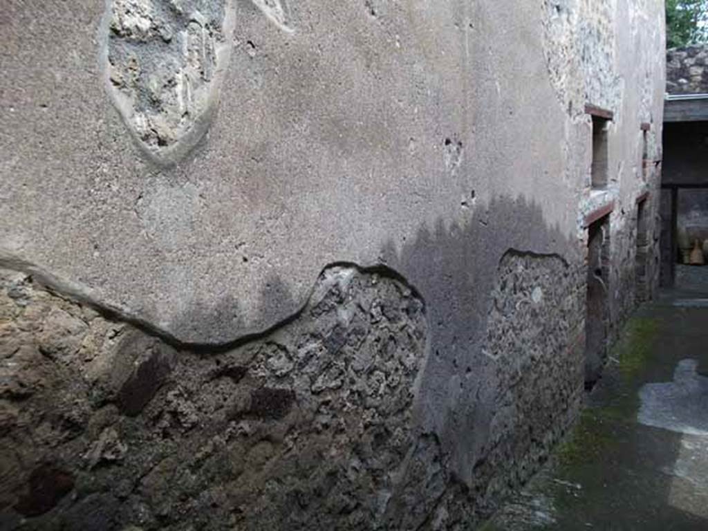I.10.15 Pompeii. May 2010. North wall of corridor.